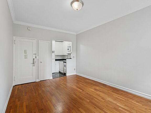 4th image of 313 E 73rd St APT 4C