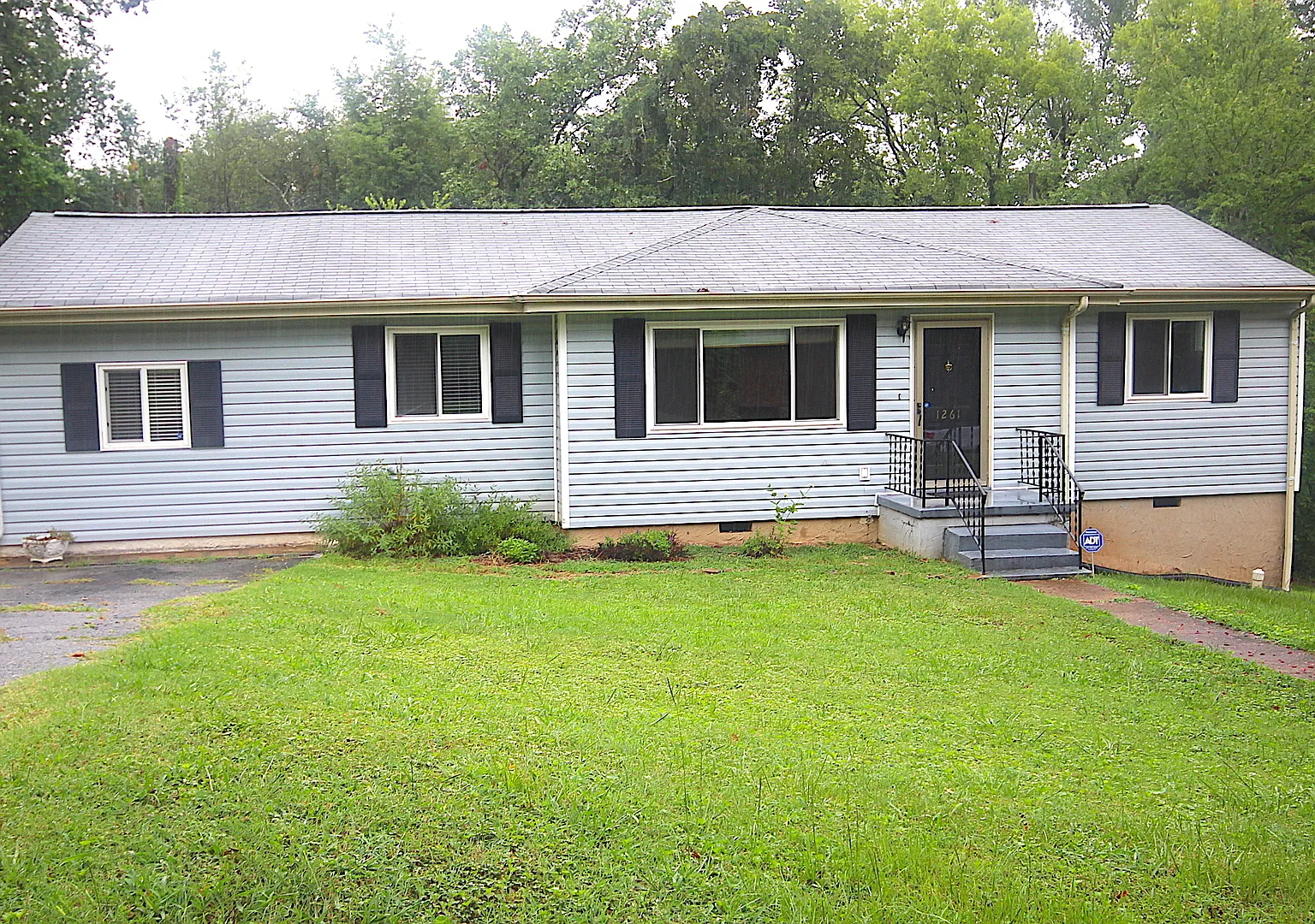 Move-In Ready 3-Bedroom Home Large Fenced Yard In Hixson! — Photo 1