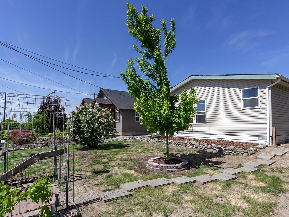 1st image of 107 2nd Ave