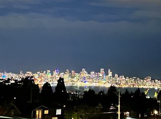 635 Keith Rd E, North Vancouver, BC V7J1J8