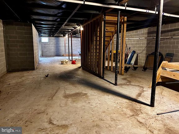 5th image of 561 Inman Ave