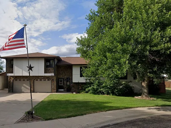 818 Mannhaven St, Hazen, ND 58545