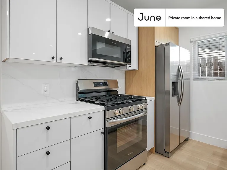 1321 N June St #B — Photo 6