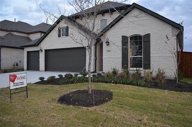 1st image of 3836 Dahlia Dr
