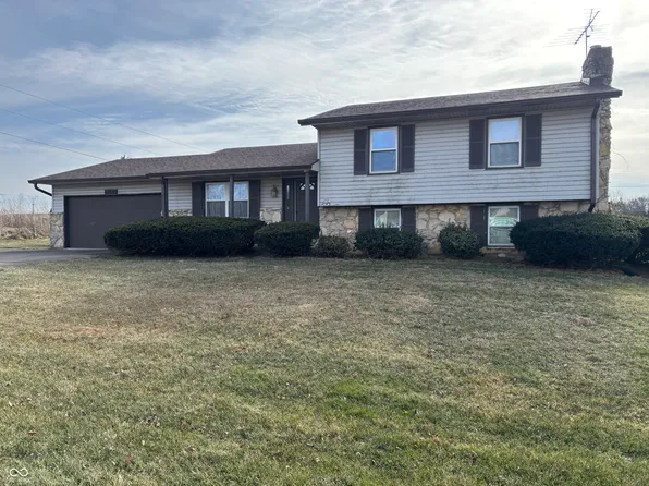 12143 E Oxford Rd, Columbus, IN 47203