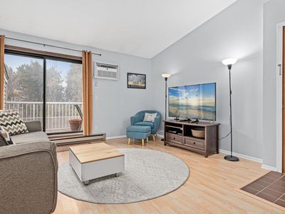 300 Shelard Pkwy Unit 303, Saint Louis Park, MN, 55426