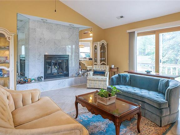 4th image of 79 Valley Green Ct