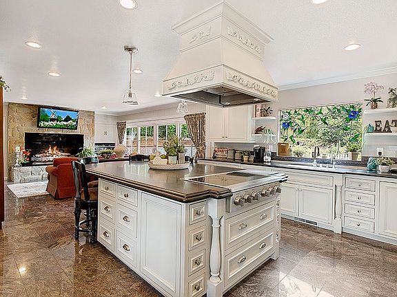 4th image of 16043 Arbela Dr