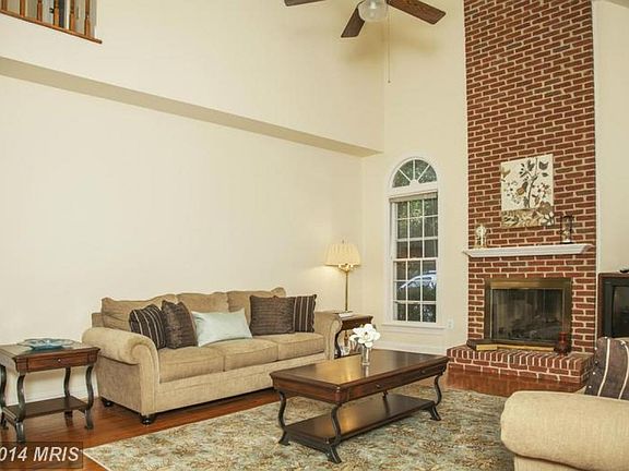5th image of 10409 Oakton Hills Ct