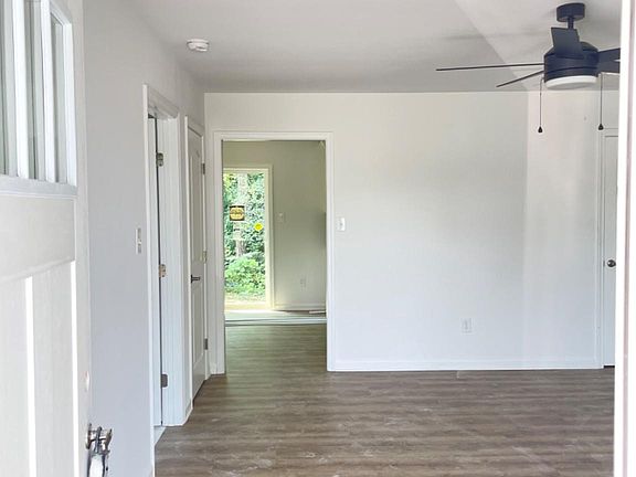2nd image of 1005 Texas St
