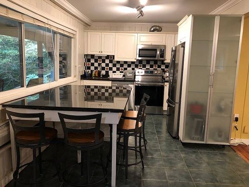 West Vancouver Apartment for rent - 2 Bedrooms — photo 5