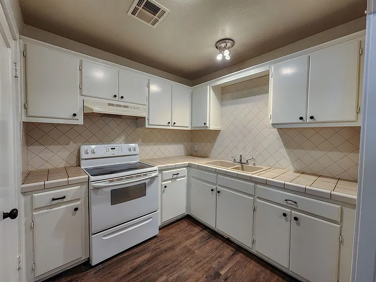 1002 Overland Ct — Photo 30