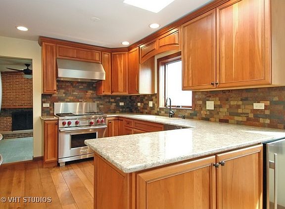4th image of 1605 Camelot Ln