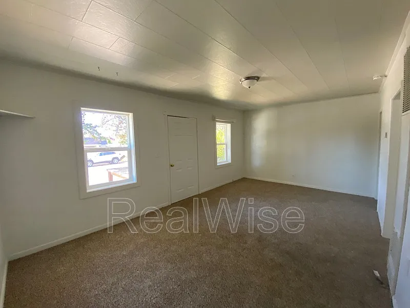 2 bed, 1.0 bath, 933 sqft, $1,395 — Photo 2