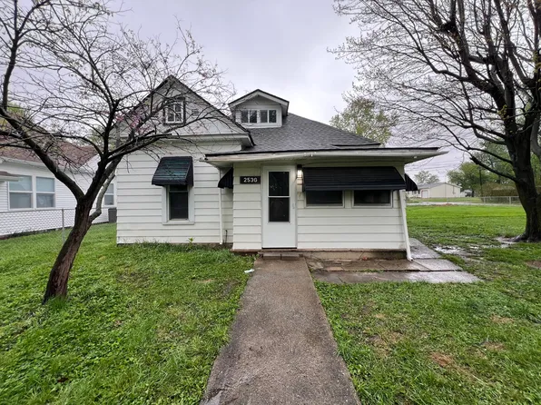 2536 S East St, Elwood, IN 46036