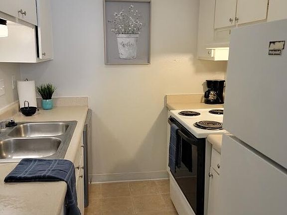 4th image of 4601 Carlisle Blvd NE APT G5