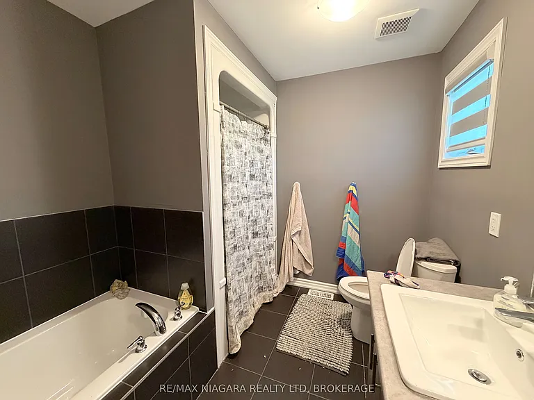 78 Bradley Ave — Photo 12