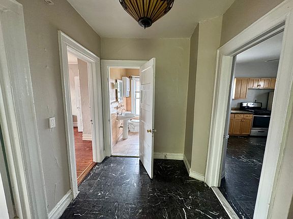 4th image of 249 E Walnut St Floor 2