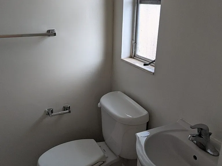 601 N Center St — Photo 10