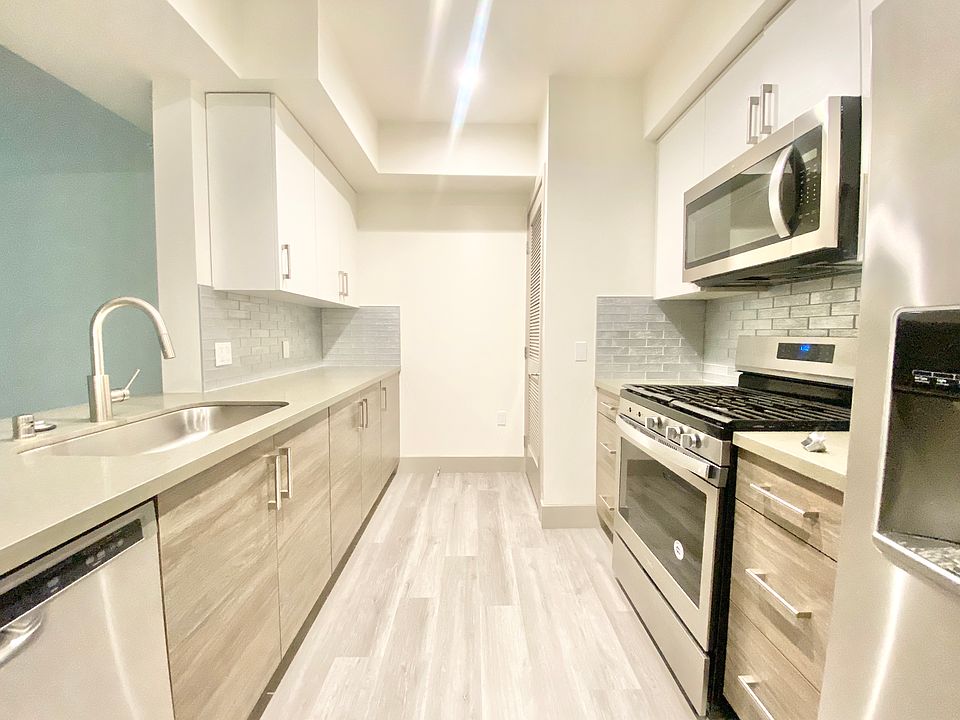 1st image of 4849 Oakwood Ave #214
