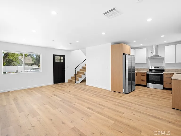 1049 Yarmouth Ave — Photo 7