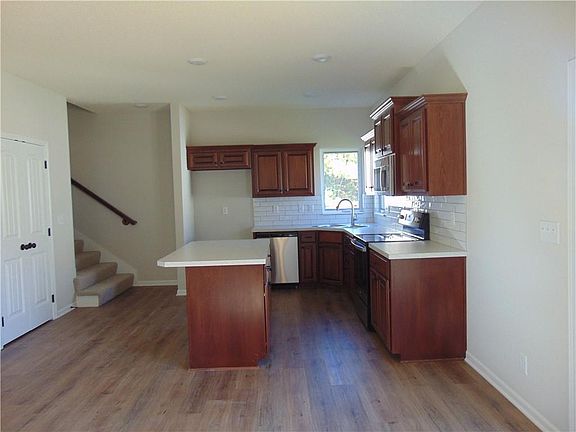 5th image of 1732 Roswell St