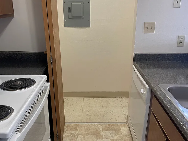 Entry to laundry room