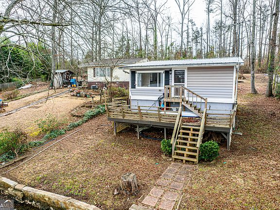 2nd image of 126 Elizabeth Cir