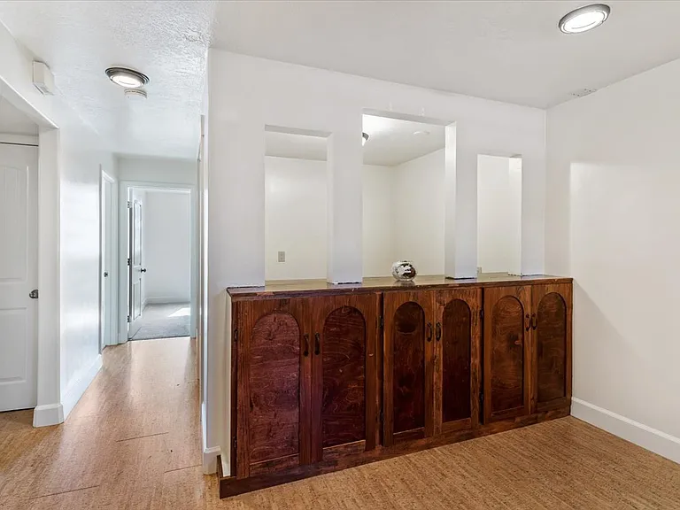 1393 Davis Ave — Photo 15
