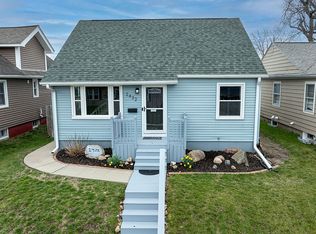 2432 2nd St SW, Cedar Rapids, IA 52404