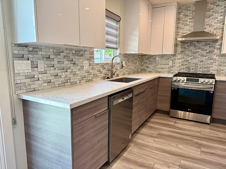 2428 N Lincoln St — Photo 9