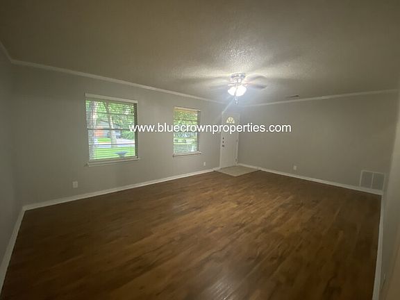 3rd image of 1521 Larkspur Dr