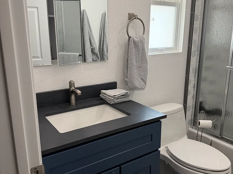 105 Hollywood Ave — Photo 16