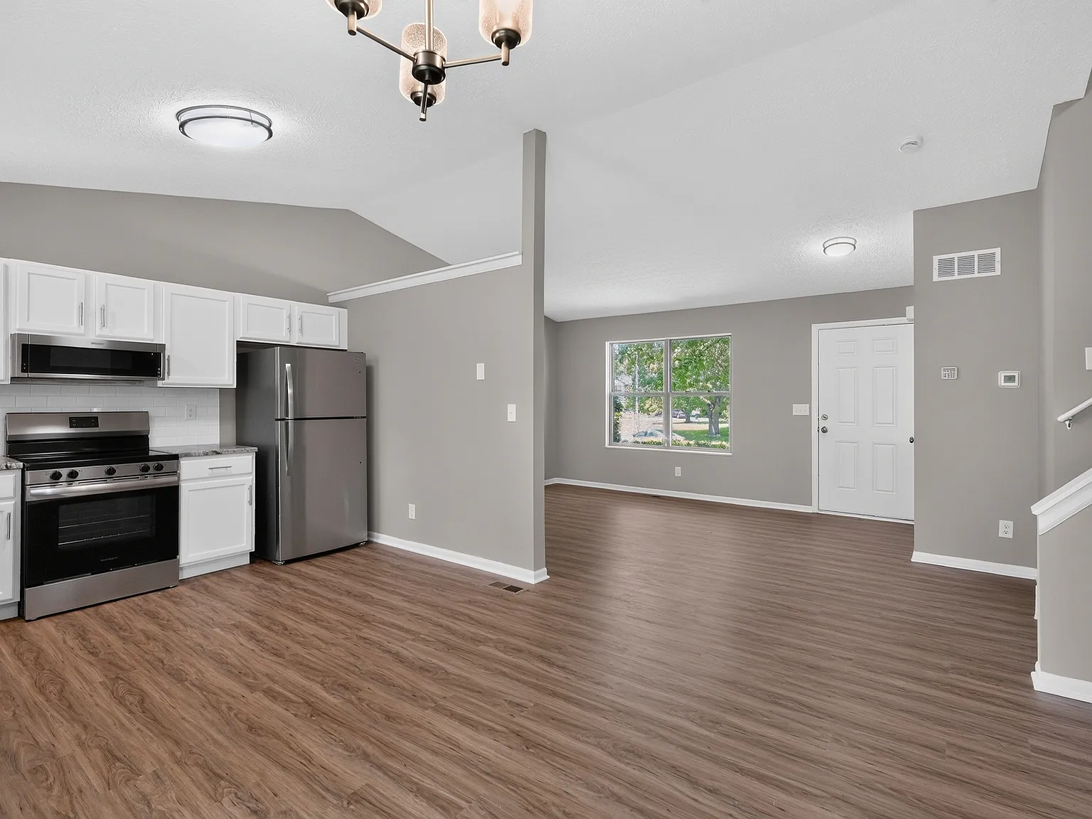 3 bed, 1412 sqft, $2,370 — Photo 4
