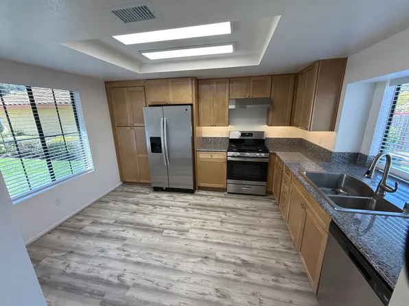 832 Lochwood Pl, Escondido, CA 92026