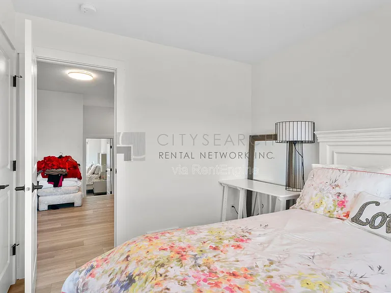 244 Sovereign Cres SW #1 — Photo 32