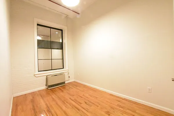 Rented by Clove Realty LLC | media 35