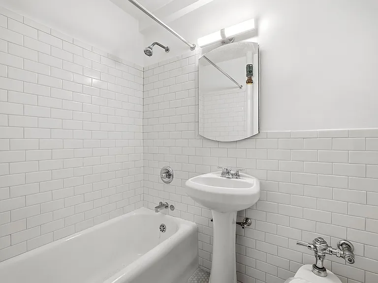 310 E 44th St #819 — Photo 7