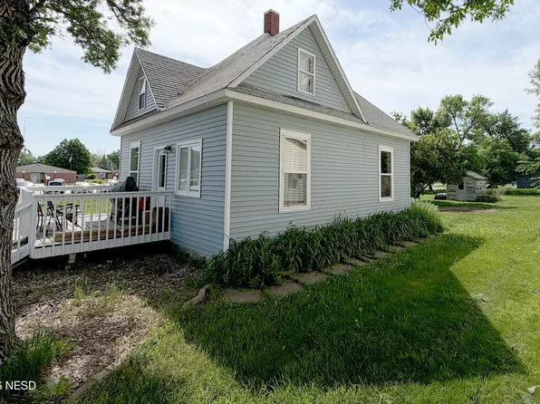 713 2nd Ave N, Lake Norden, SD 57248