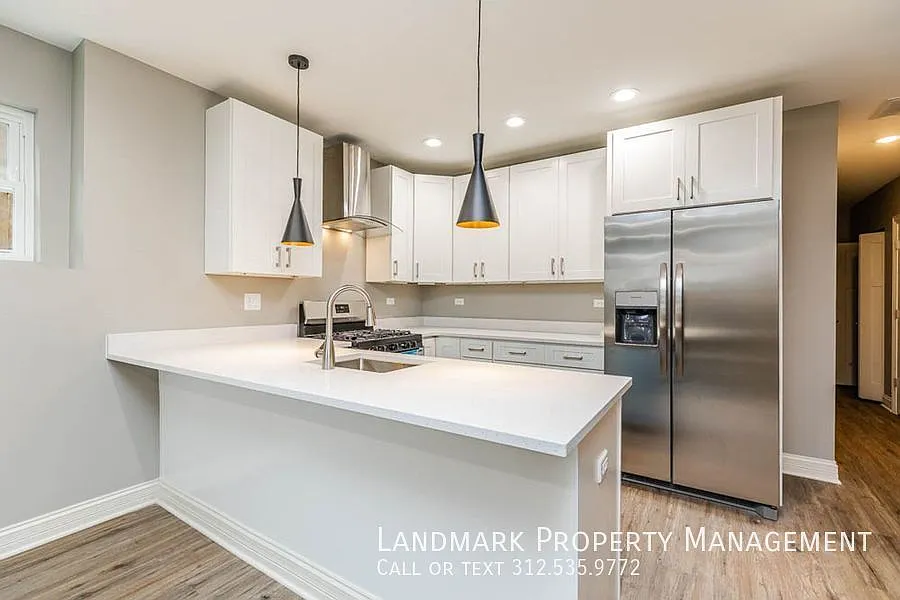 4735 S Michigan Ave Unit 1 — Photo 2