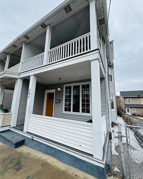 1st image of 307 E Bertsch St