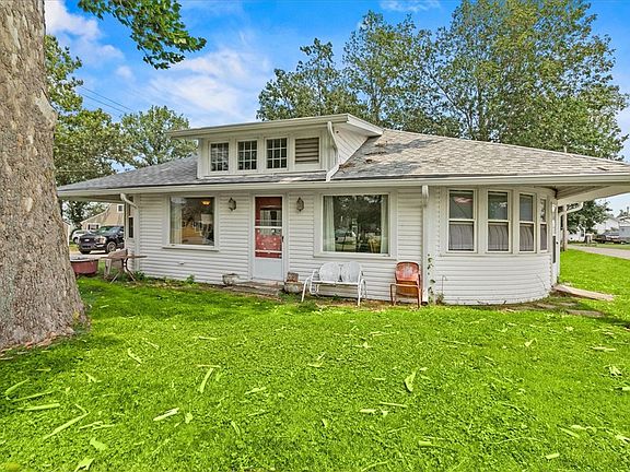 3rd image of 7727 Park Dr