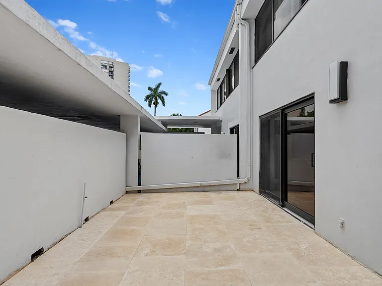 2435 Presidential Way #G — Photo 29