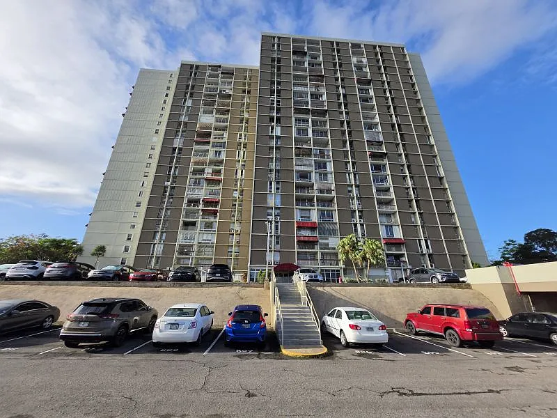 2 bed, 1.0 bath, 921 sqft, $1,400 — Photo 1