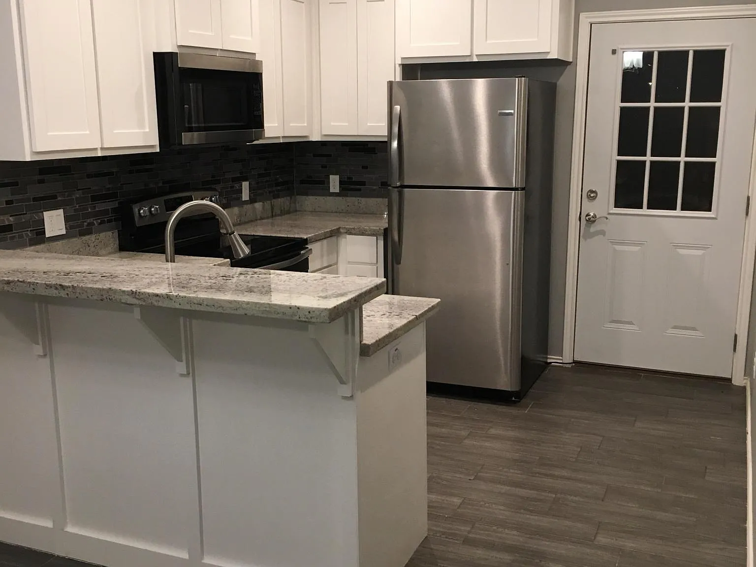 3 bed, 1100 sqft, $1,200 — Photo 3