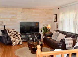 54 Mayfair Rd, Poughquag, NY 12570