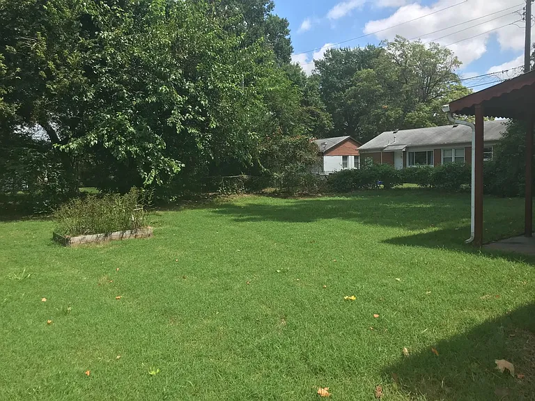 1115 E 48th Pl — Photo 12