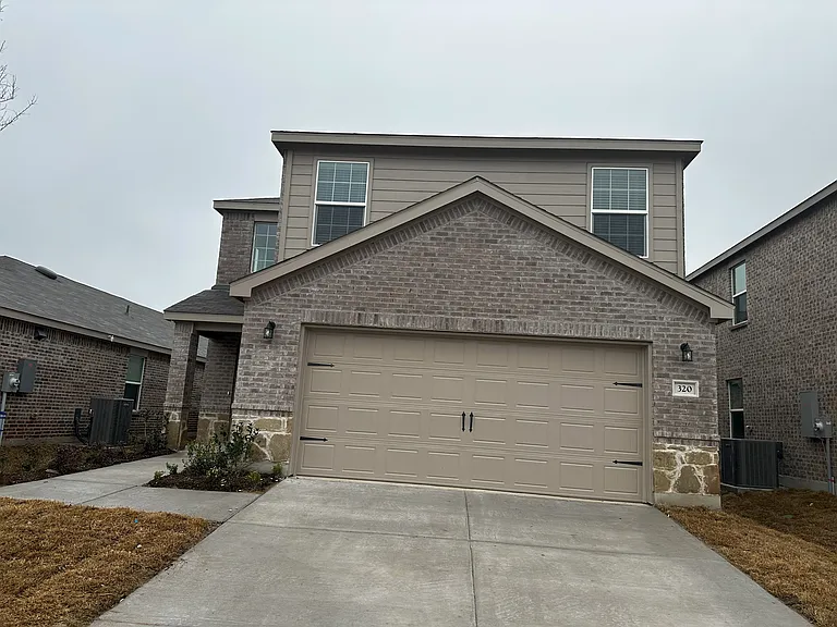 320 Glenwick Ln — Photo 1