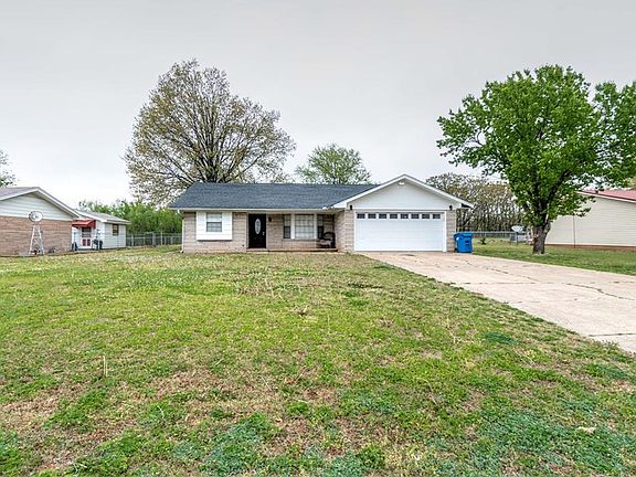 2nd image of 714 Ponderosa Pl