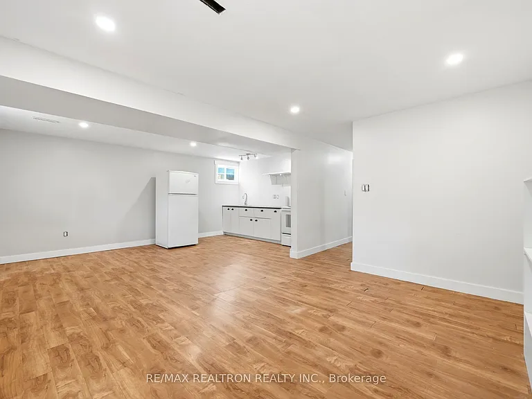 13 Springdale Dr #LOWER — Photo 8